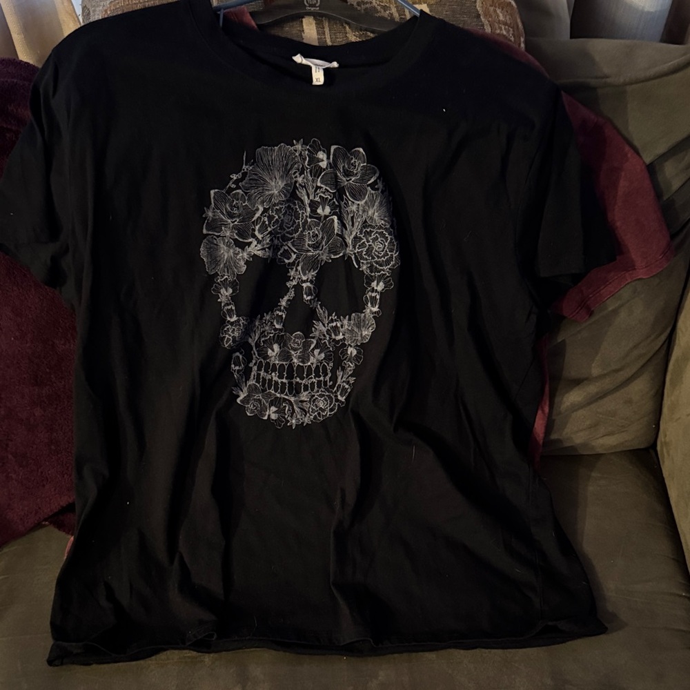 Maurices Black Floral Skull Tee